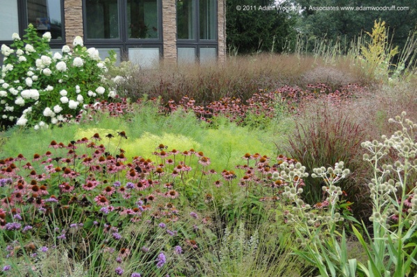 traditional landscape by Adam Woodruff + Associates, Garden Artisans