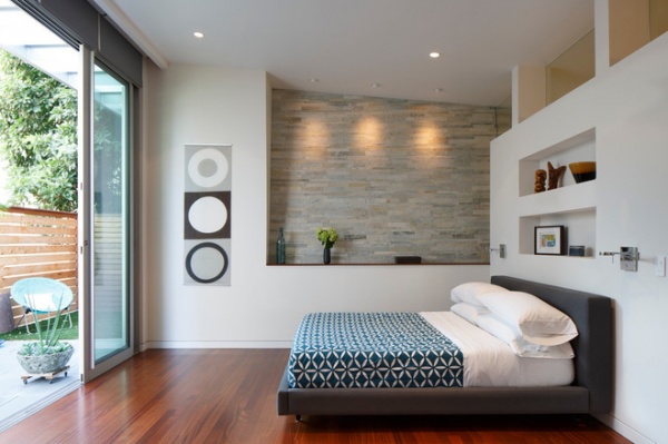 bedroom by McElroy Architecture, AIA