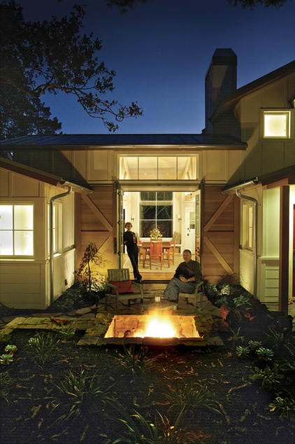 Farmhouse Patio by Justin Pauly Architects