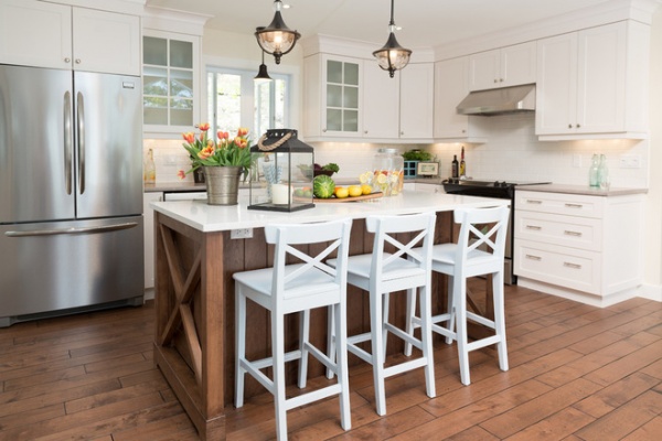 Beach Style Kitchen by Sonya Kinkade Design