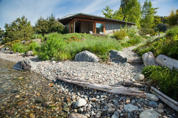 Beach Style Landscape by Paul R Broadhurst + Associates