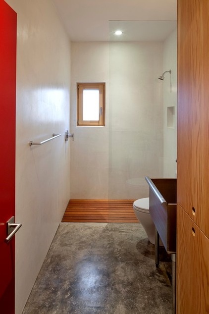 Midcentury Bathroom by In Situ Architecture