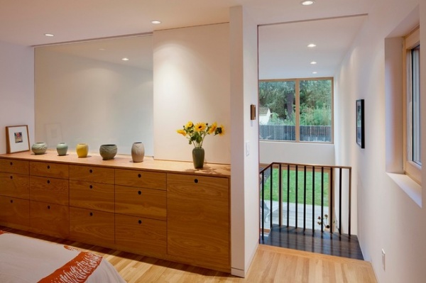 Midcentury Bedroom by In Situ Architecture