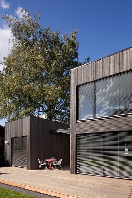 Midcentury Exterior by In Situ Architecture