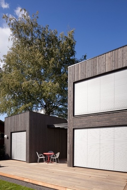 Midcentury Exterior by In Situ Architecture