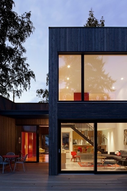 Midcentury Exterior by In Situ Architecture