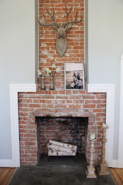 Farmhouse Living Room by Magnolia Homes