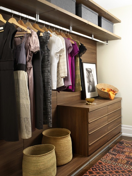 Modern Closet by Croma Design Inc