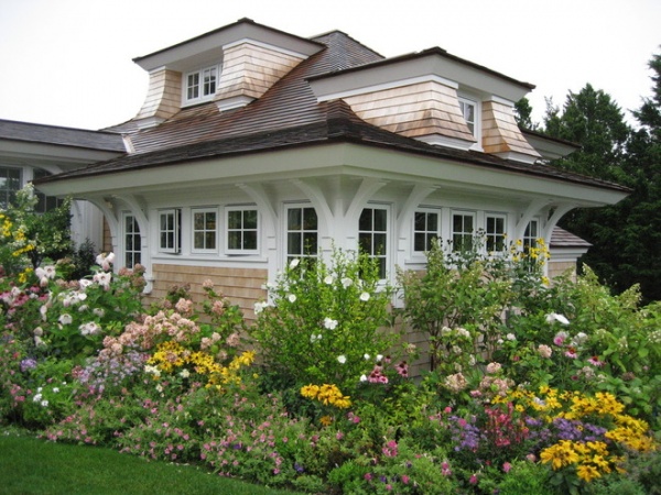 Traditional Exterior by Meyer & Meyer, Inc.