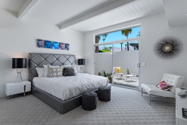 Modern Bedroom by H3K Design