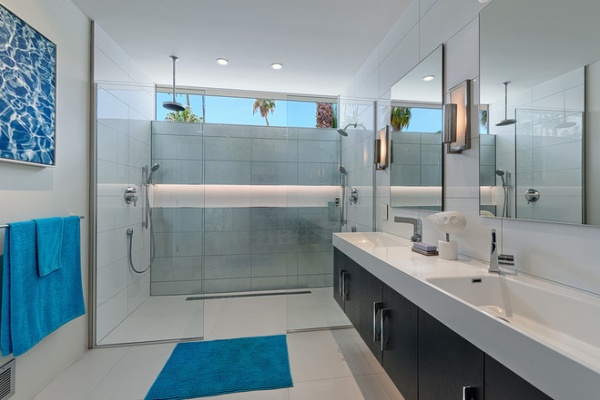 Modern Bathroom by H3K Design