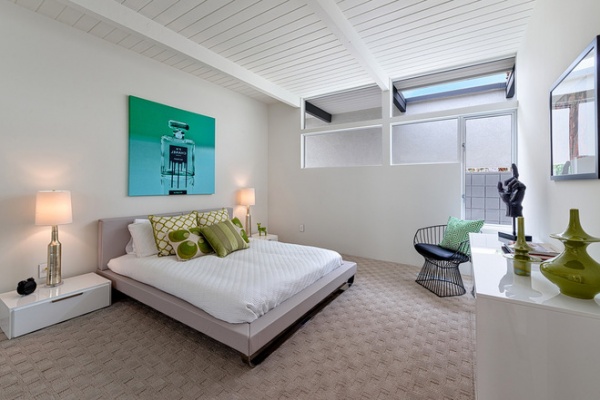 Modern Bedroom by H3K Design