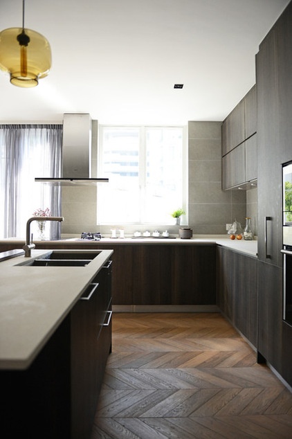 Contemporary Kitchen by hoo Interior Design & Styling