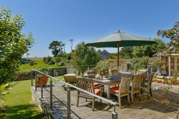 Contemporary Deck by Colin Cadle Photography