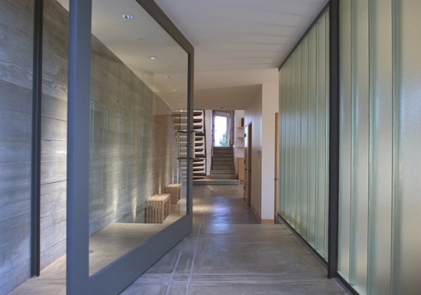 Modern Entry by Feldman Architecture, Inc.