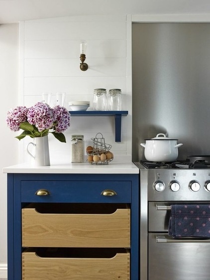 Beach Style Kitchen by Coppice Guild