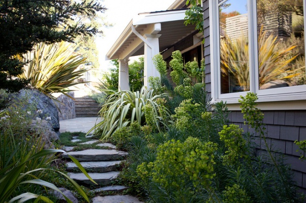 Traditional Landscape by Pedersen Associates