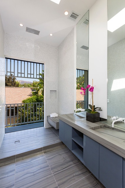 Contemporary Bathroom by The Xanadu group