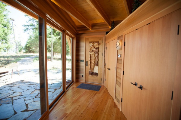 Rustic Entry by Jon R. Sayler, Architect AIA PS