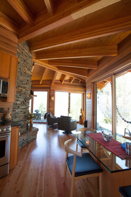 Rustic Family Room by Jon R. Sayler, Architect AIA PS