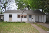 Houzz Tour: Up and Out Around a Heritage Tree