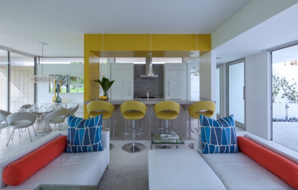 Houzz Tour: Primary Colors in Palm Springs