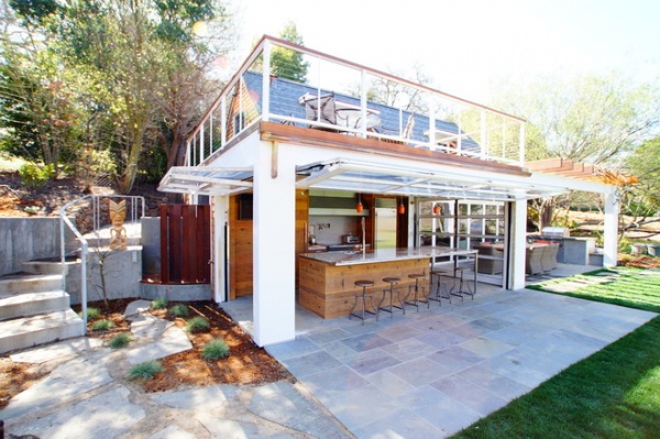 Modern Exterior by Cairn Construction Inc.