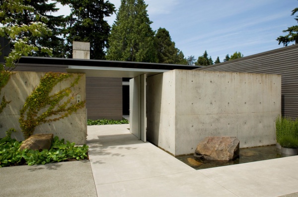 Modern Exterior by Suyama Peterson Deguchi