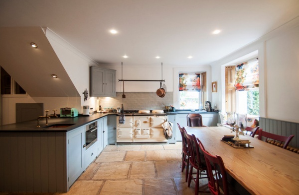 Traditional Kitchen by Amelia Hallsworth Photography