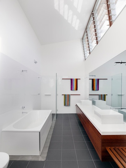 Contemporary Bathroom by CplusC Architectural Workshop