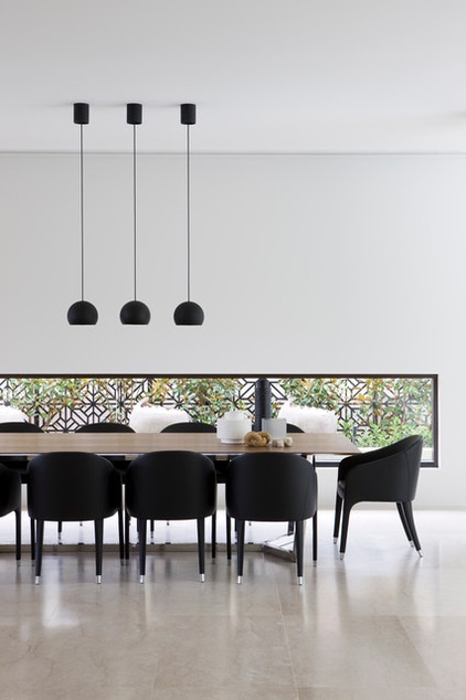 Modern Dining Room by Robert Mills Architects and Interior Designers