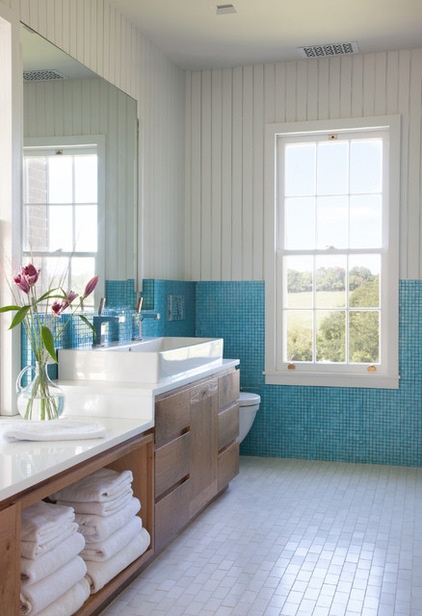 Farmhouse Bathroom by HS2 Architecture