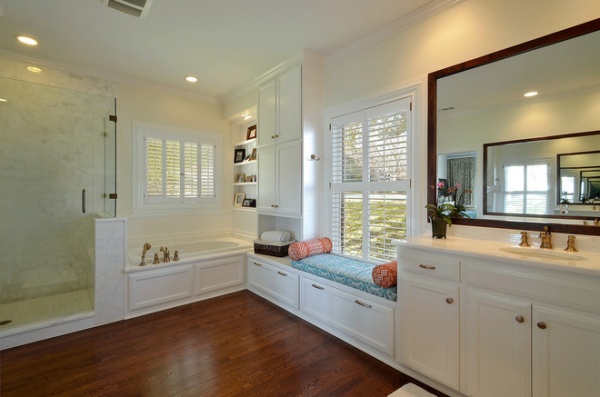 Traditional Bathroom by Zuri Custom Homes & Renovations