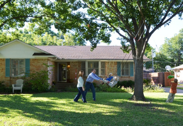 Traditional Exterior by Sarah Greenman