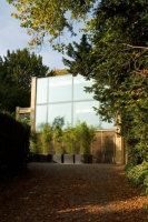 Houzz Tour: The Height of Luxury in a Modern Glass House