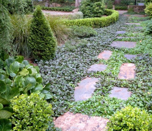 Traditional Landscape by Arthur Lathouris Garden Designer