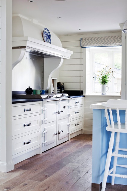 Beach Style Kitchen by Stephen Graver Ltd