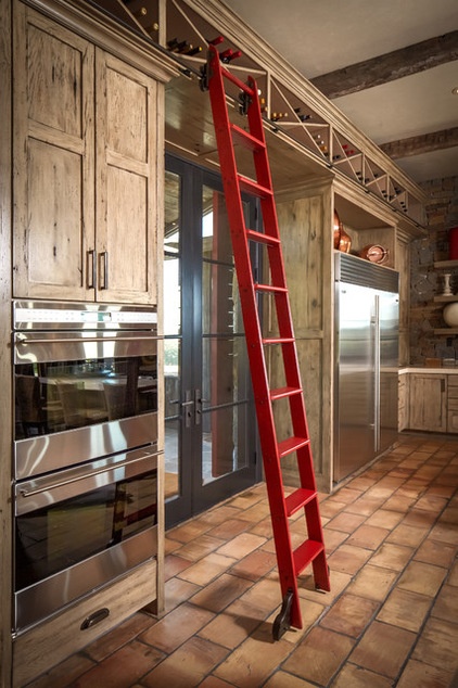 Rustic Kitchen by Thompson Custom Homes