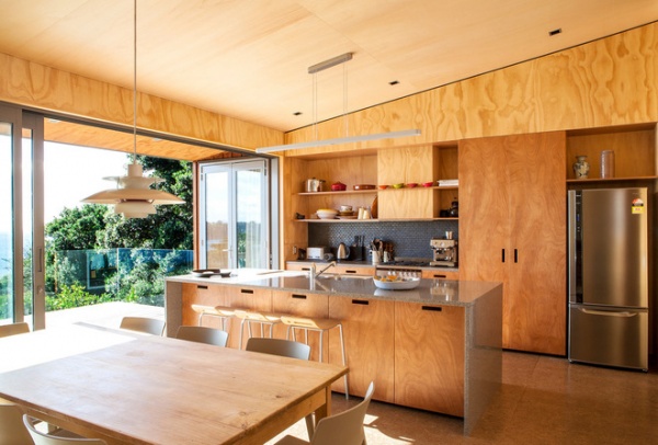 Contemporary Kitchen Hugging the Cliff and the Tree