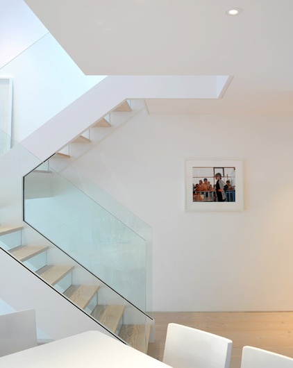 Contemporary Staircase by TG-Studio