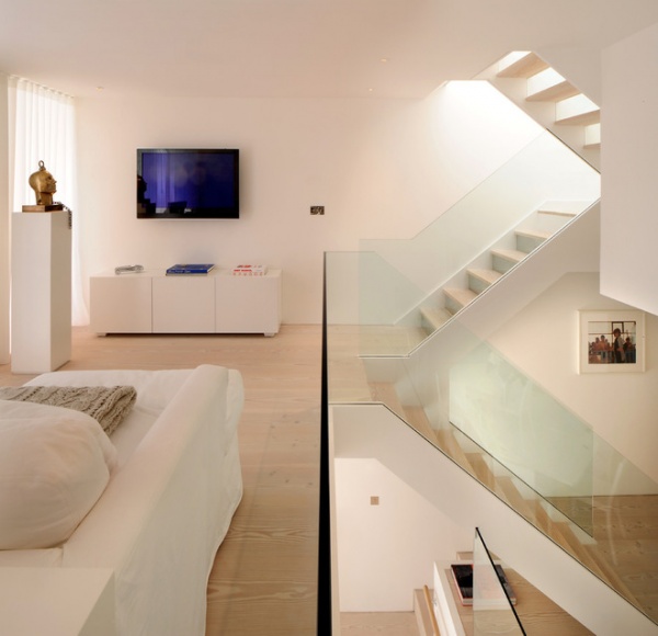 Contemporary Staircase by TG-Studio