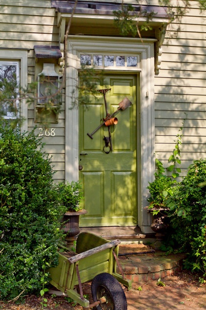 My Houzz: Layers of Patina and an Artist’s Touch in a New York Colonial