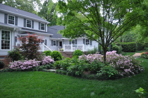 Traditional Landscape by The Collins Group/JDP Design