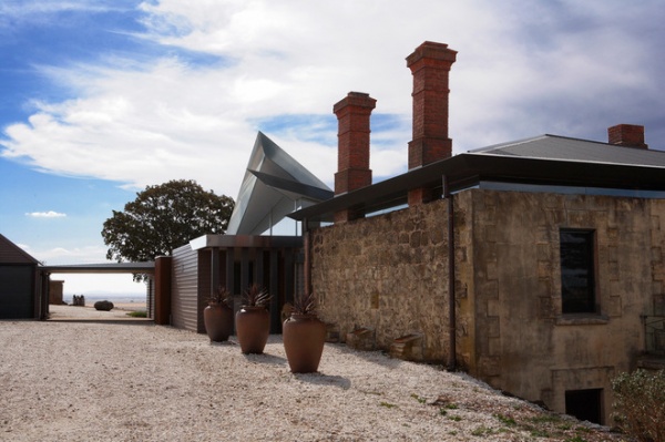 Houzz Tour:  Modern Retreat Emerges From a 19th-Century Ruin