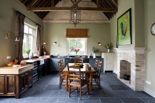 Farmhouse Kitchen by Hill Farm Furniture Ltd