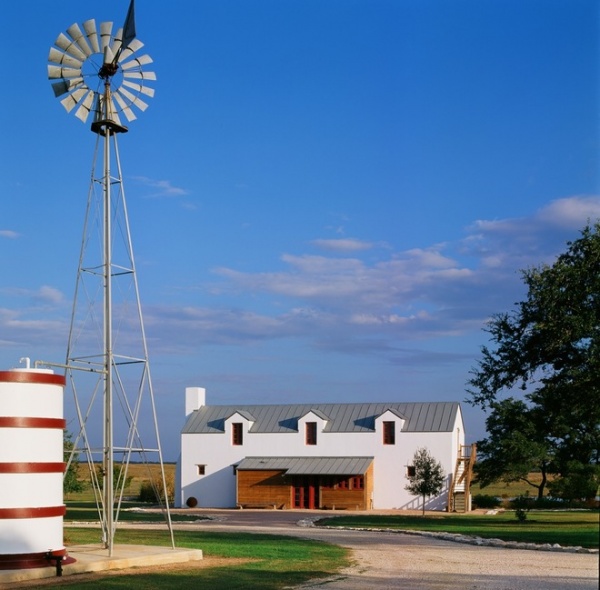 Farmhouse Exterior by Michael G Imber, Architects