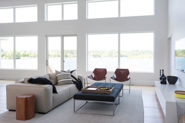 Houzz Tour: Simplicity Rules in a Canadian Lake House