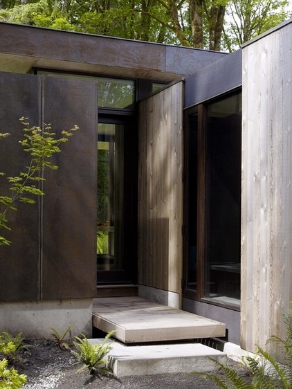 Modern Entry by Quantum Windows & Doors, Inc.