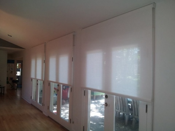 What’s the Right Way to Hang Roller Shades?