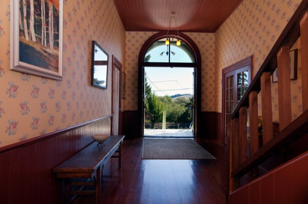 Houzz Tour: Meet the Schoolhouse Saved By ‘The Birds’